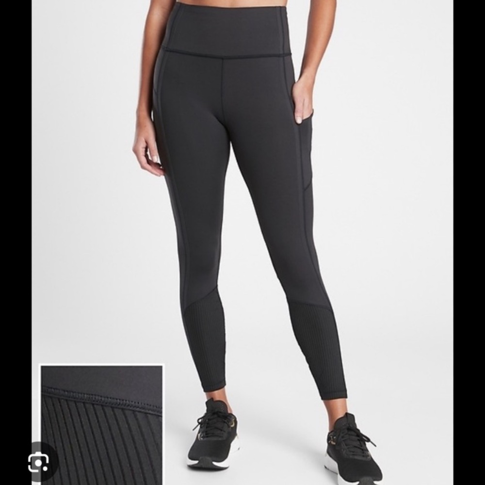 NWOT - Athleta Women’s Vitality 7/8 Rib Tight